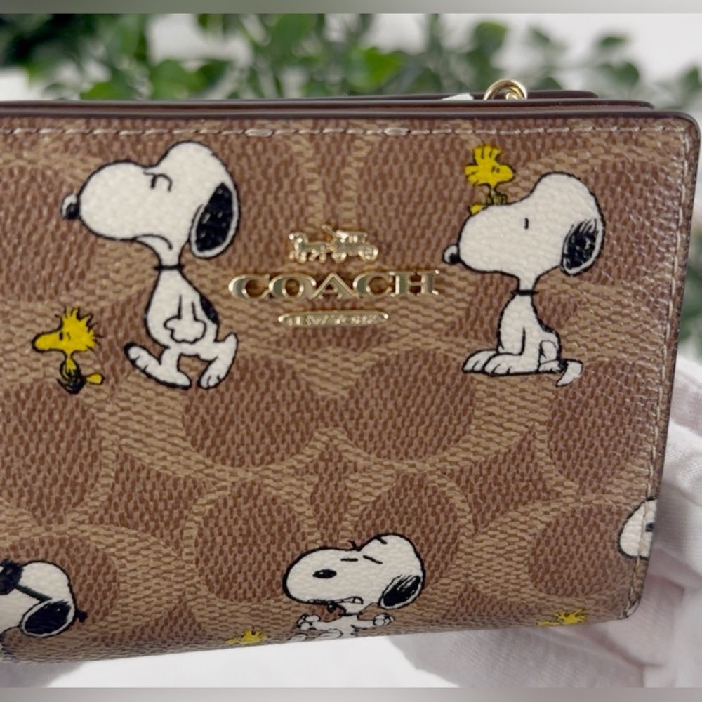 SOLD๐ Coach X Peanuts Snap Wallet In Signature Canvas With Snoopy Print CBN32 - Picture 6 of 15